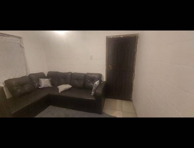 2 BEDROOM HOUSE FOR SALE IN ROOSENDAL